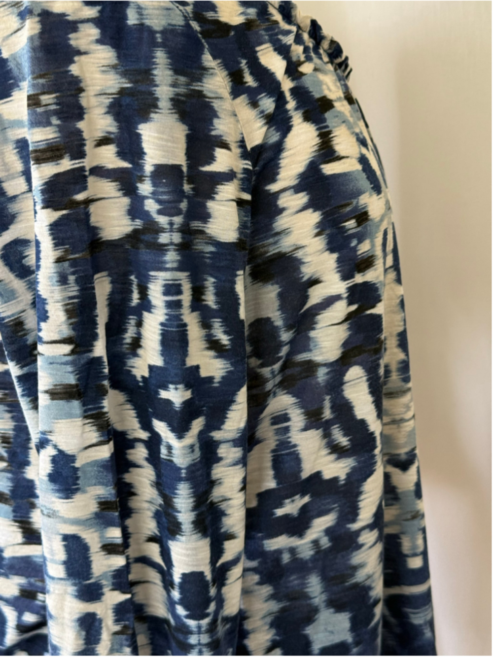 Chico’s size 16 Blue and White Ikat Print 3/4 Sleeve Top (Chico’s 3) - Picture 6 of 8